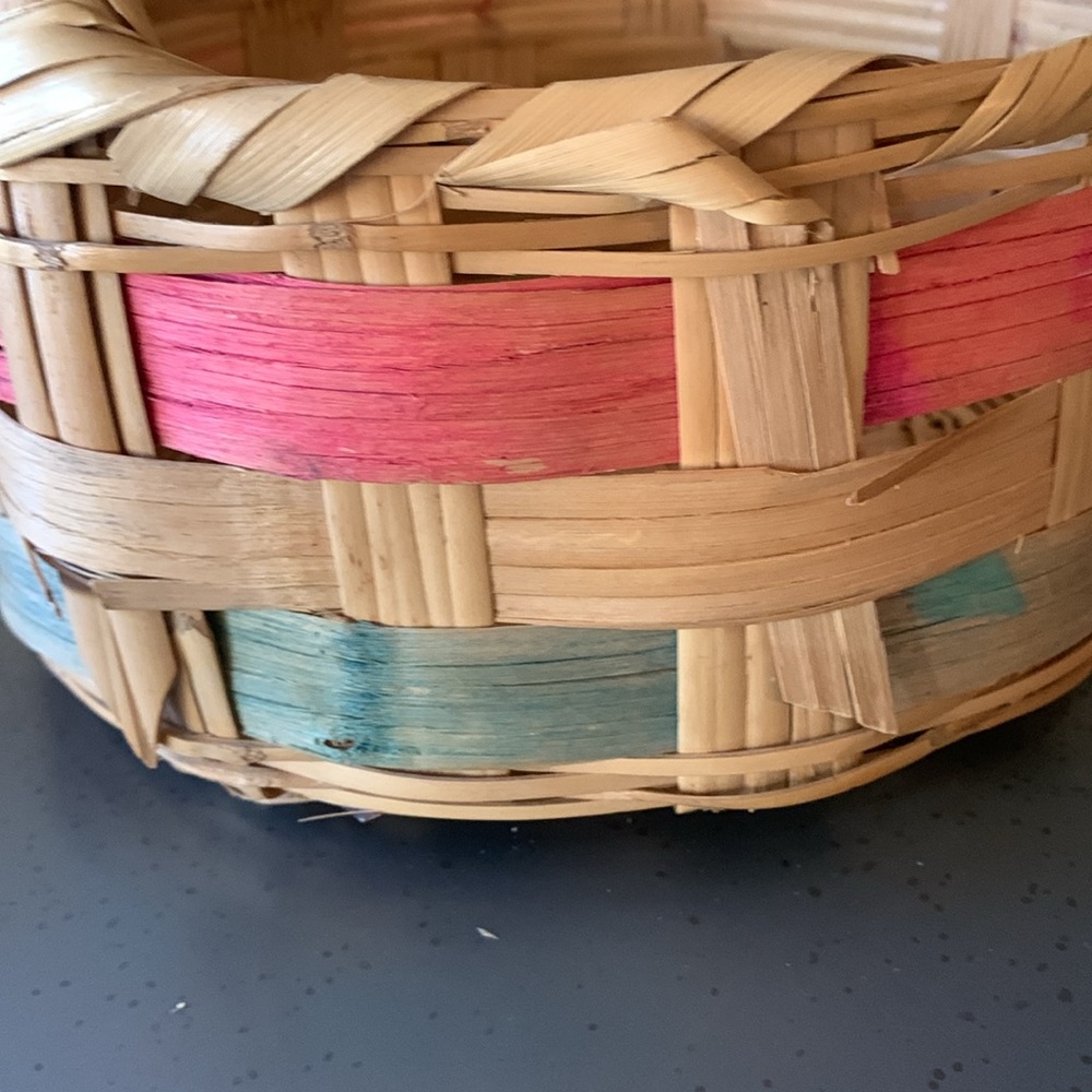 Easter Basket VINTAGE condition 1950’s Large, HAND WOVEN MEXICAN WICKER, clean. - Picture 10 of 10